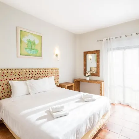 #099 T1 Calicos By Holidays * Albufeira